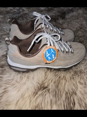 Skechers Women’s Beige and Brown Walking Sneakers